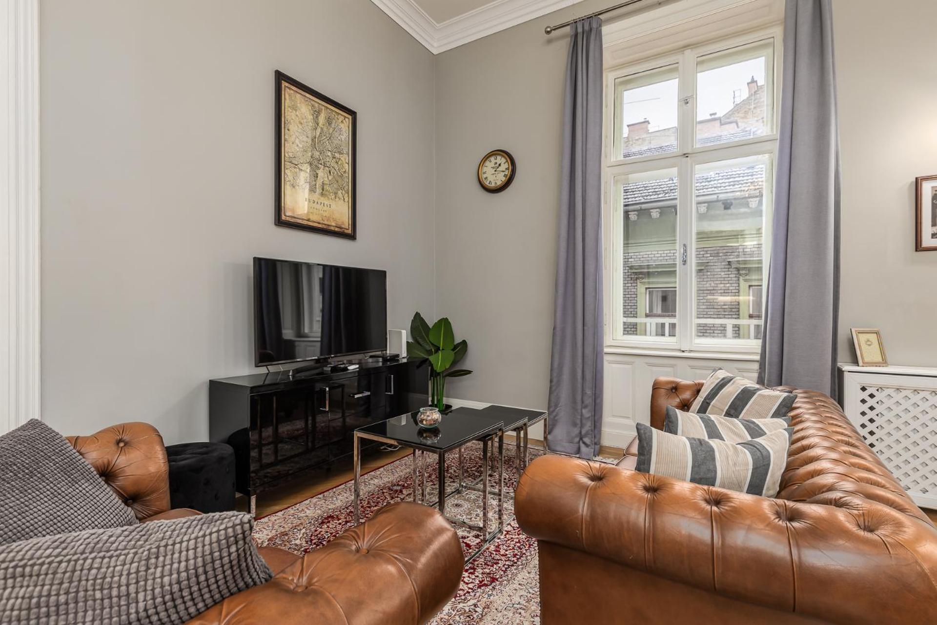 Spacious Victorian By Grand Boulevard * Budapeste