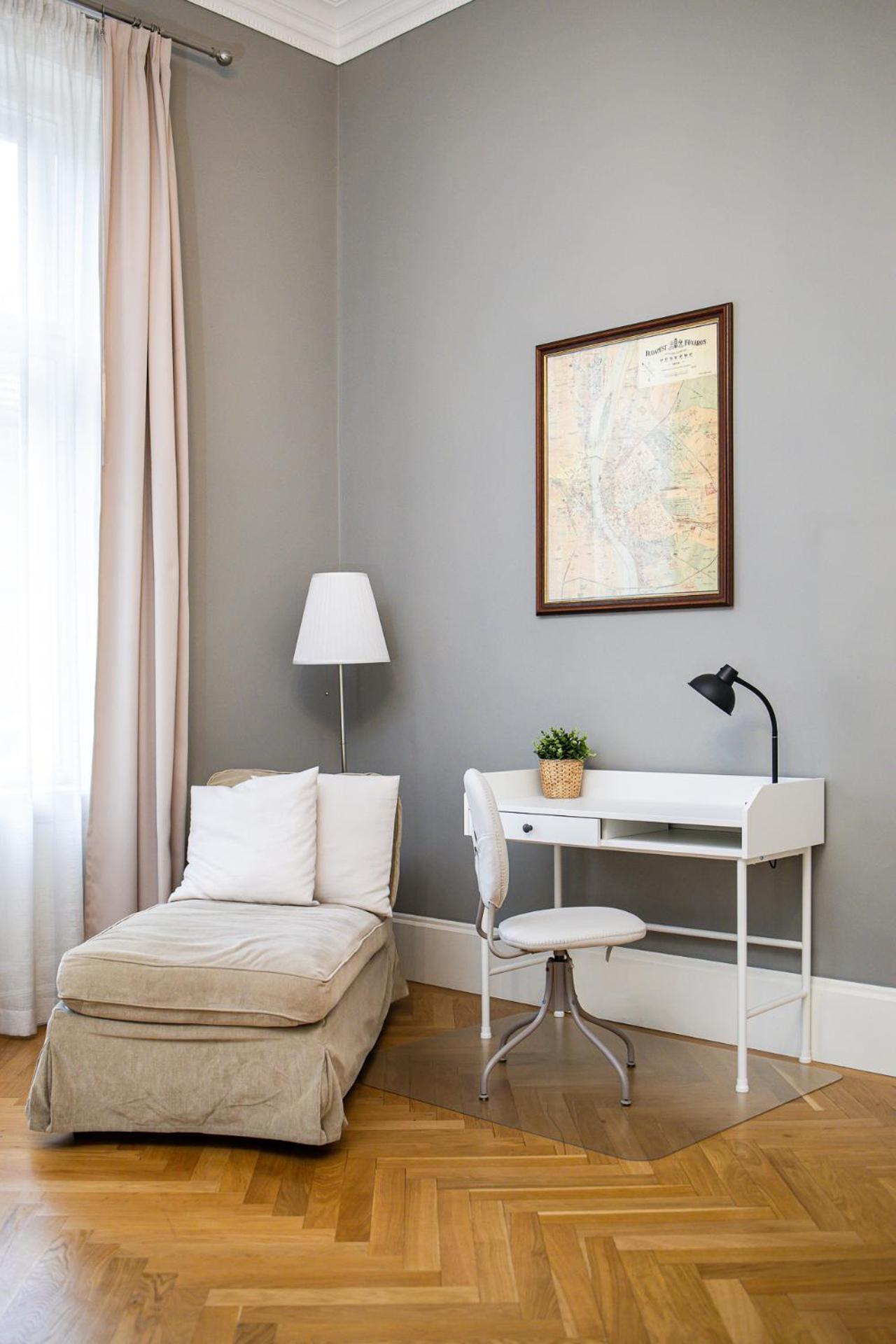 Spacious Victorian By Grand Boulevard Budapeste