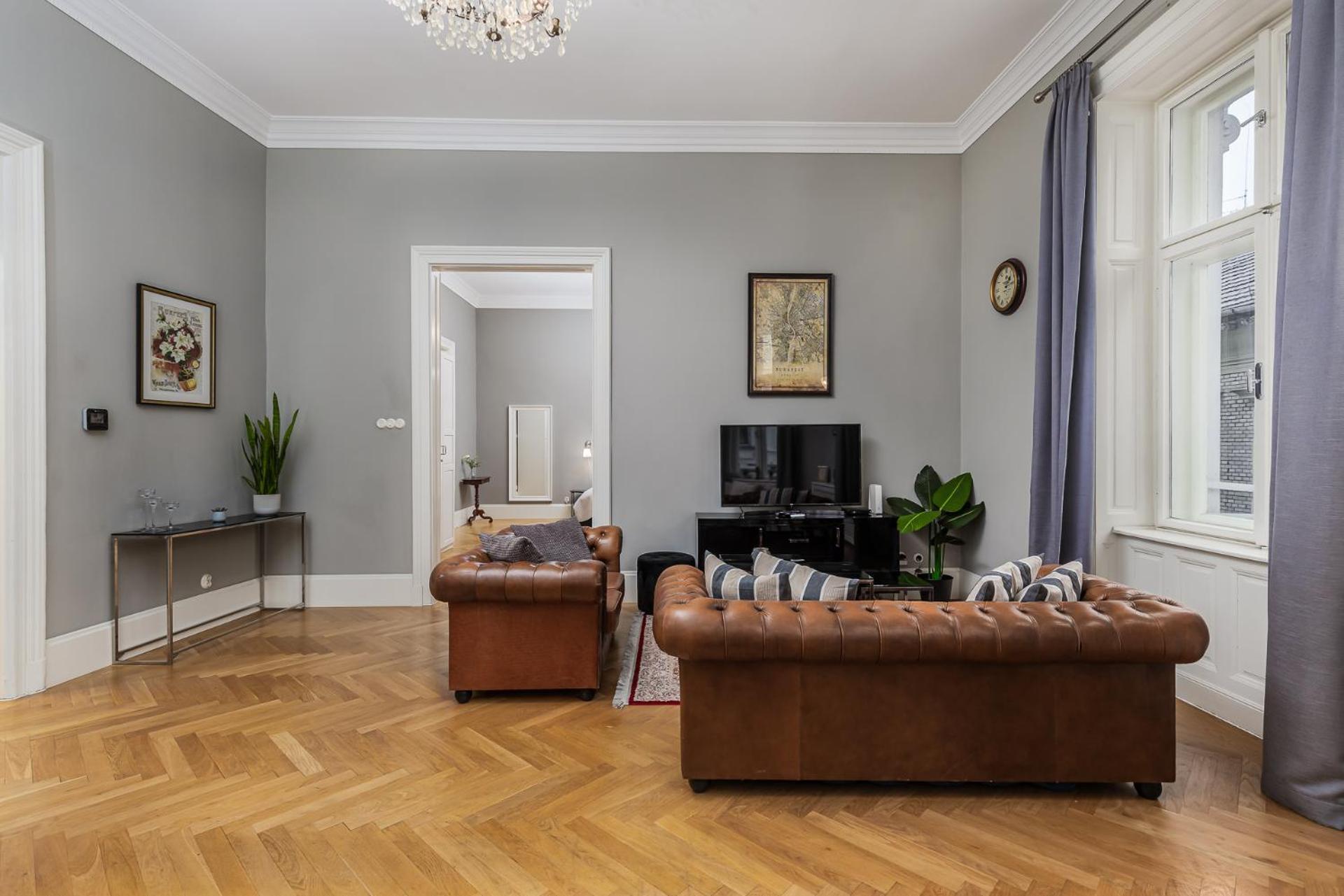 Spacious Victorian By Grand Boulevard Budapeste