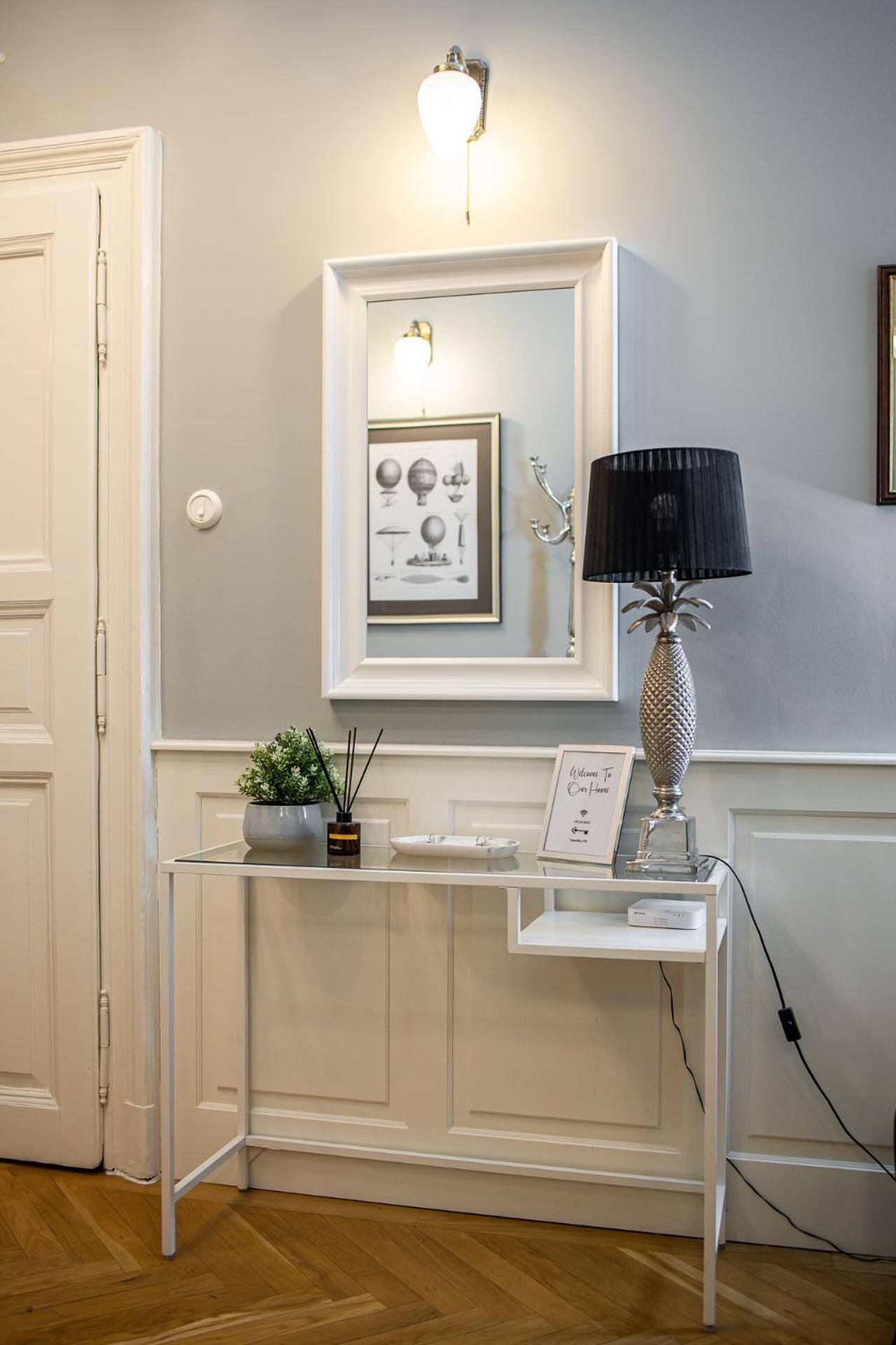 Spacious Victorian By Grand Boulevard Apartamento Budapeste