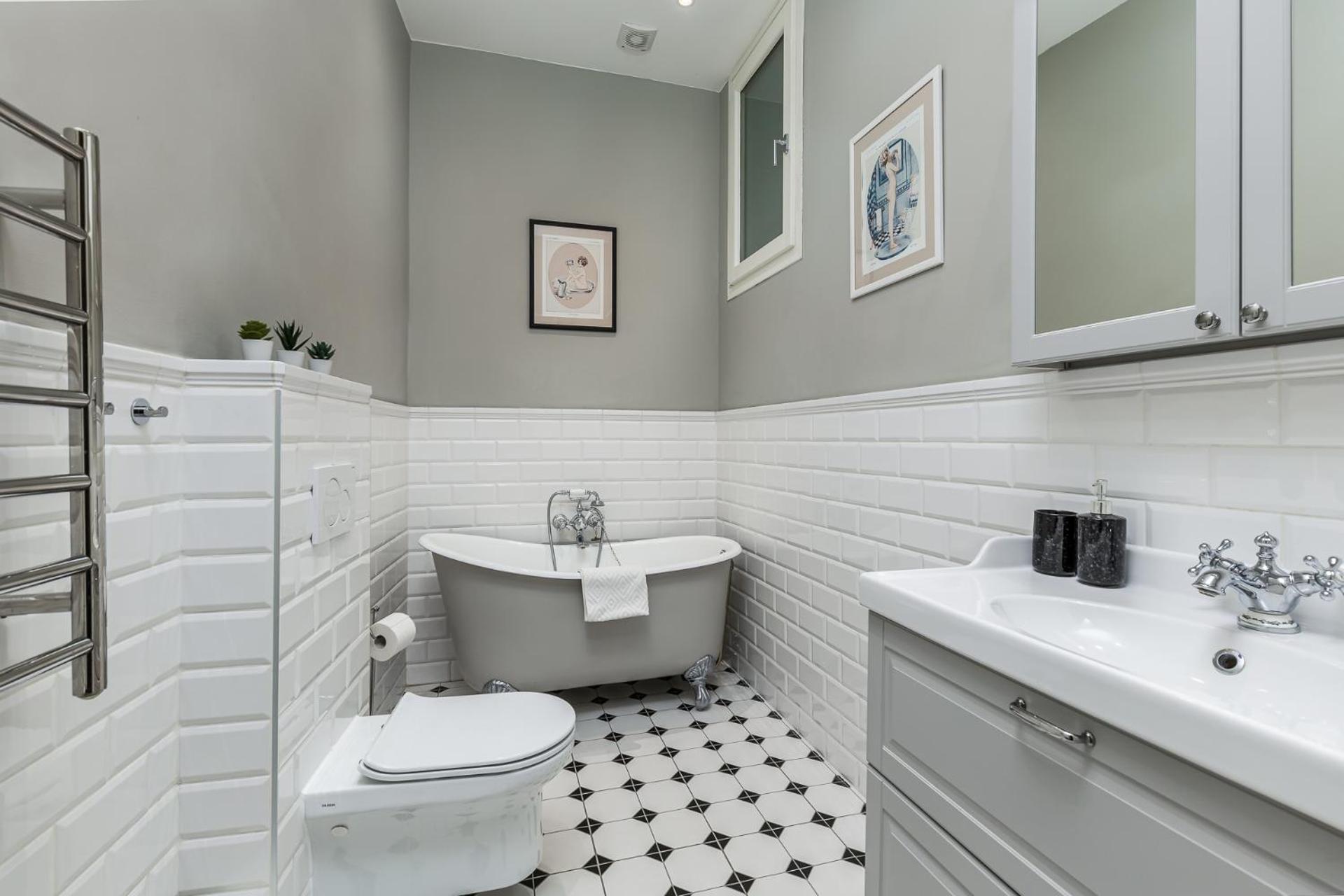 Spacious Victorian By Grand Boulevard Budapeste