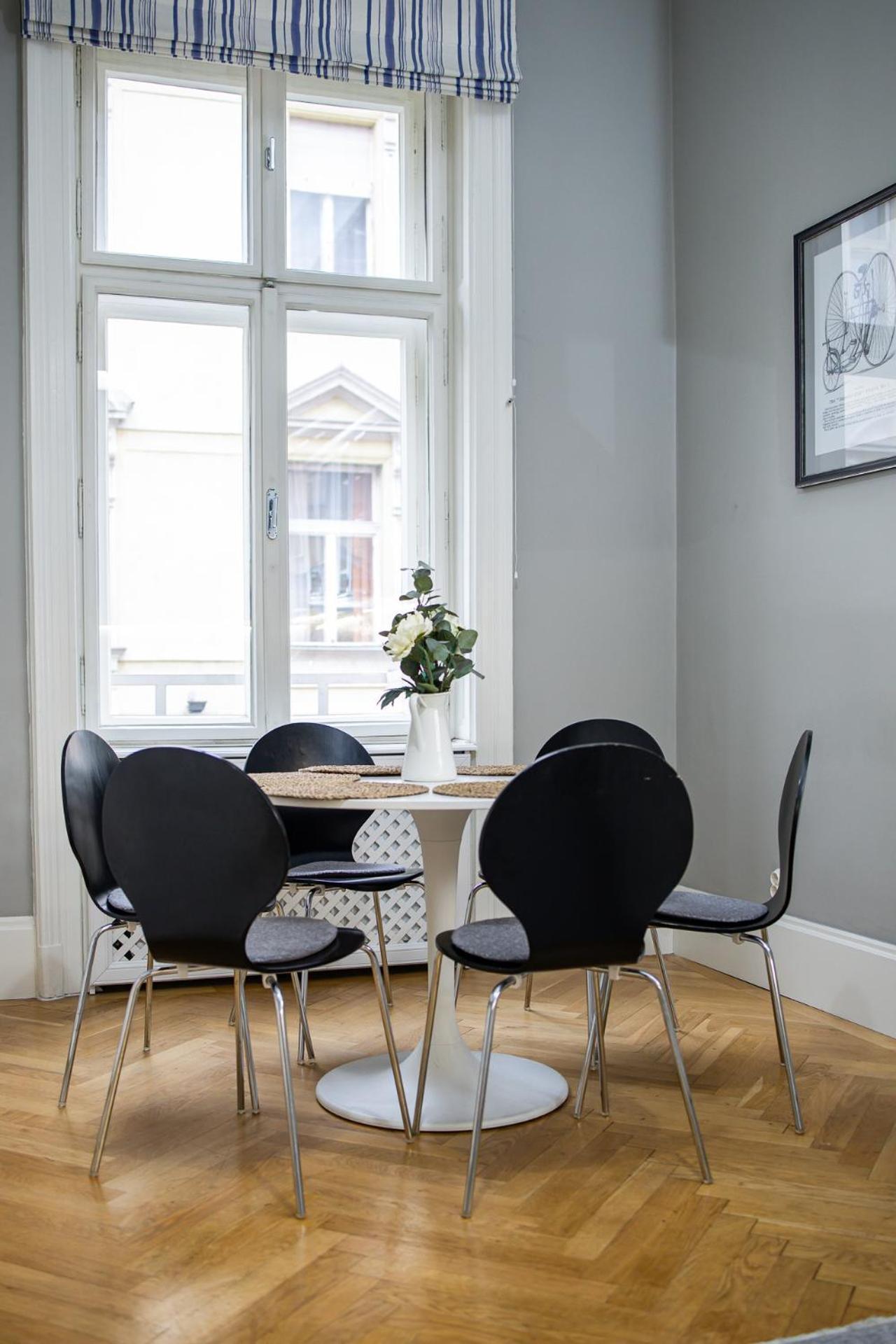 Spacious Victorian By Grand Boulevard Apartamento *