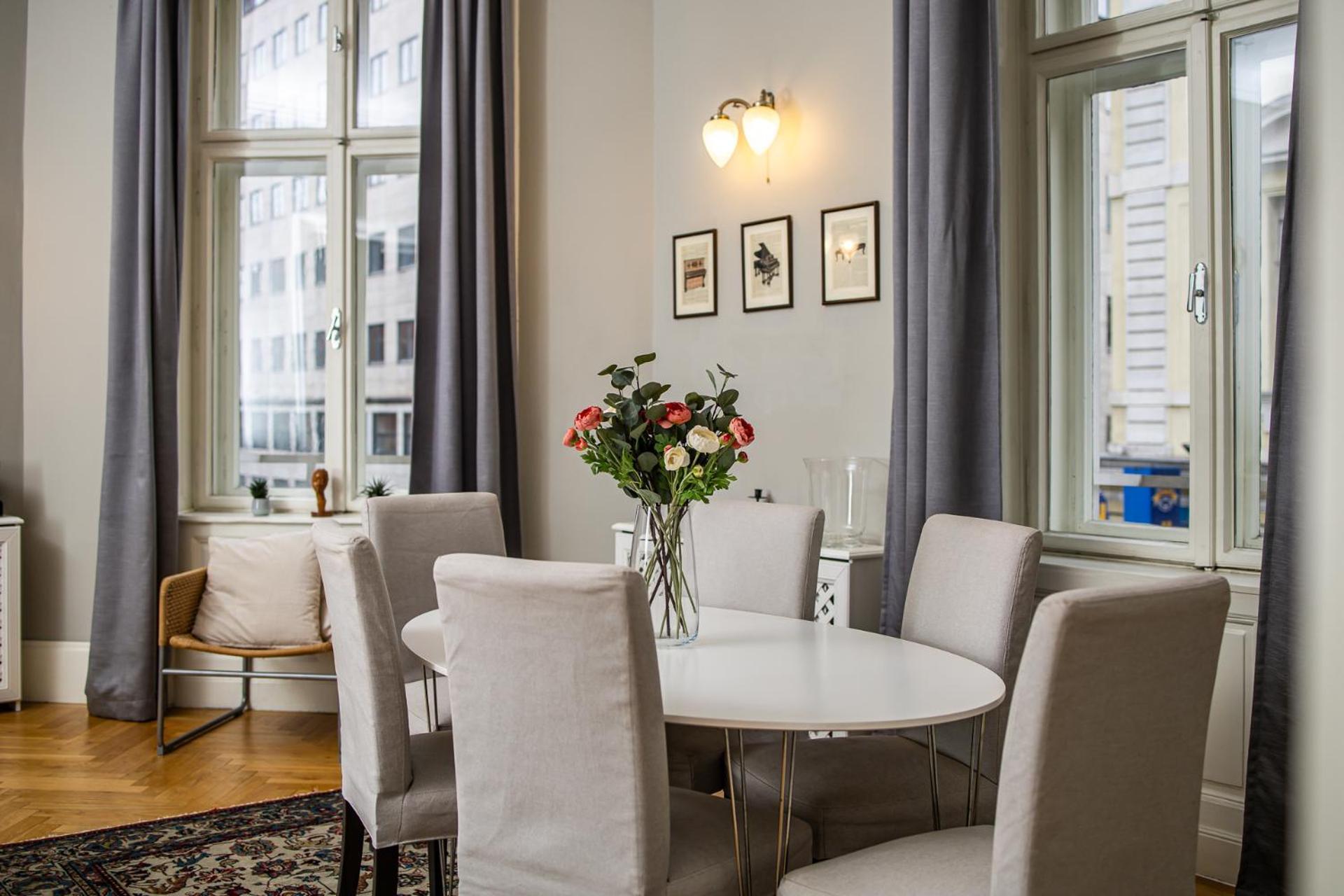 Spacious Victorian By Grand Boulevard Boedapest